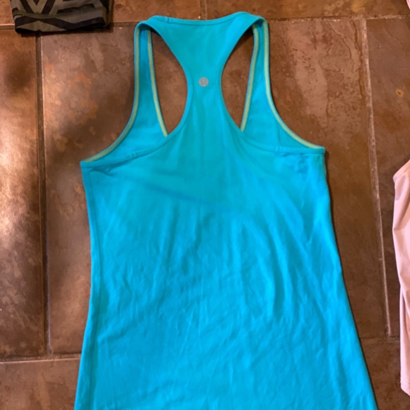 Lululemon tank. Size 6 - Picture 2 of 2